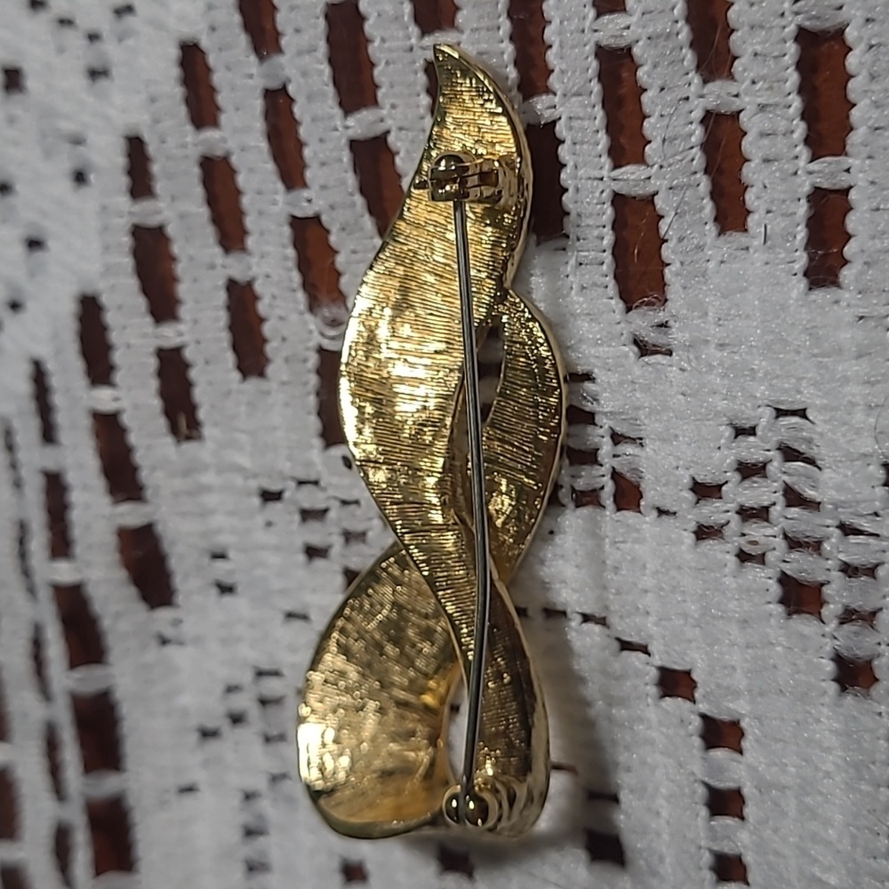 Elegant Gold-Tone Women's Brooch - Picture 2 of 2